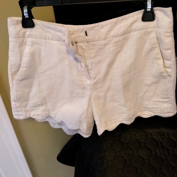 Cynthia Rowley white scalloped shorts size 4 - Picture 1 of 3